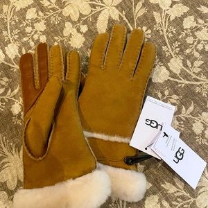 UGG Seamed Tech Glove